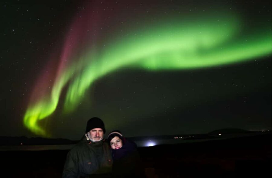 Reykjavík: 4x4 Minibus Northern Lights with Photo and Cocoa - Photo help: professional results plus real coaching in the moment