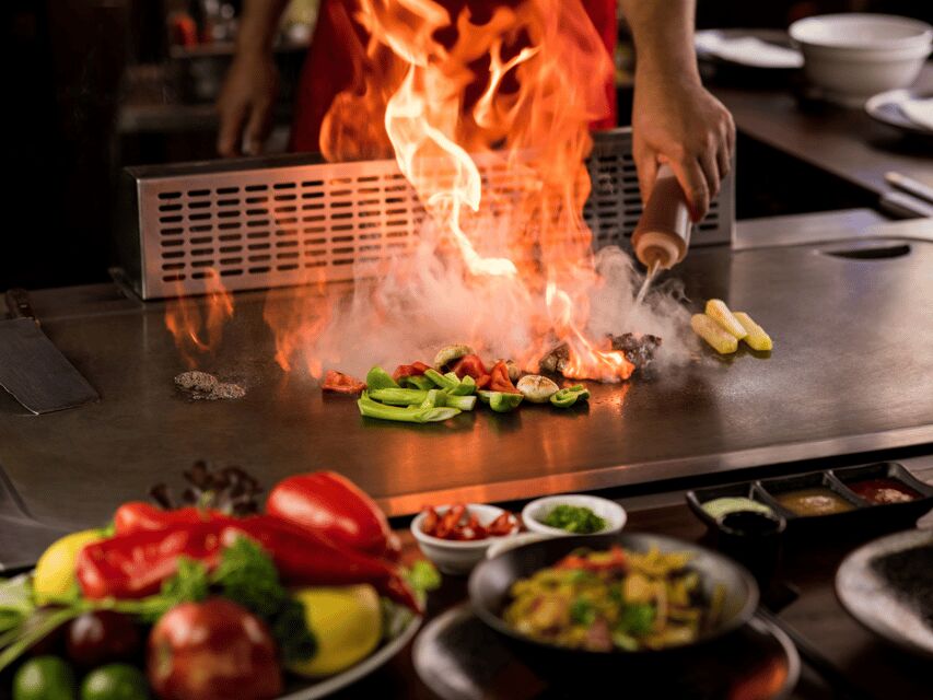 Reykjavík: 7-Course Teppanyaki Tasting Menu with Fire Show - Northern lights chance from the nearby lighthouse