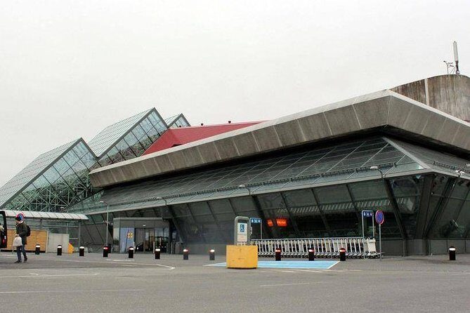 Reykjavik area to Keflavik Private Luxury Airport Transfer - Price and value: $280 per group up to 3