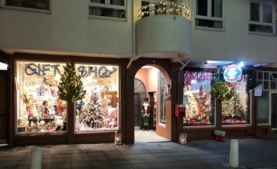 Reykjavik: Christmas Food Tour with Tastings and Drinks - Reykjavik at Christmas: why this 3-hour food walk works