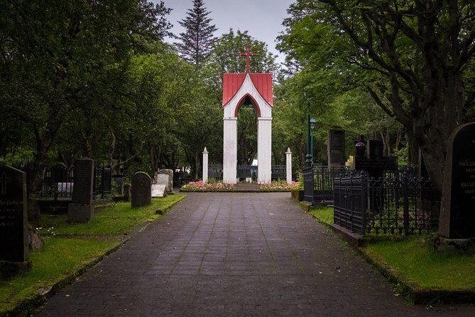 Reykjavik Folklore Walking Tour: Meet the Elves, Trolls & Ghosts of Iceland - Ending at Austurvollur Square: wrap-up with an easy plan for afterward