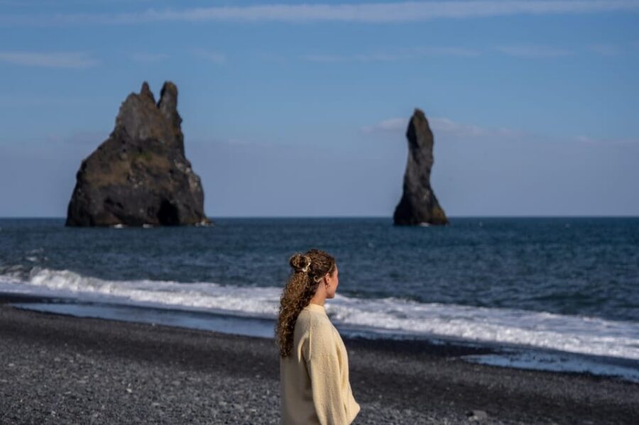 Reykjavik: Glacier Hike & South Coast Day Tour - Hvolsvöllur break and the South Coast drive: set the stage