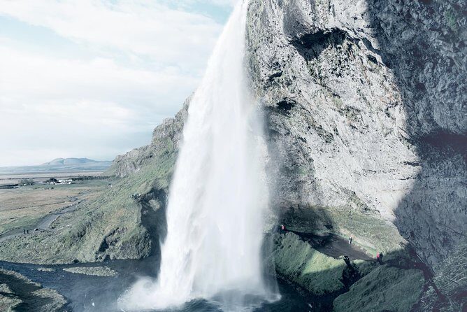 Reykjavik: Glacier Lagoon Boat Ride & South Coast Full Day Tour - Vík: a short taste of the south coast with sea stacks nearby