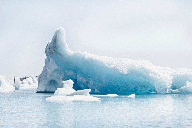 Reykjavik: Glacier Lagoon Boat Ride & South Coast Full Day Tour - What the guides and drivers make (or break)