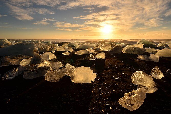 Reykjavik: Glacier Lagoon & Fjaðrárgjúfur Canyon Small-Group Tour - Diamond Beach: Black Sand, Ice Blocks, and Easy Photo Wins