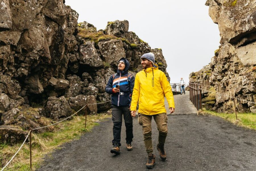 Reykjavik: Golden Circle, Crater & Blue Lagoon Minibus Tour - Gullfoss: timing your photos at a classic waterfall