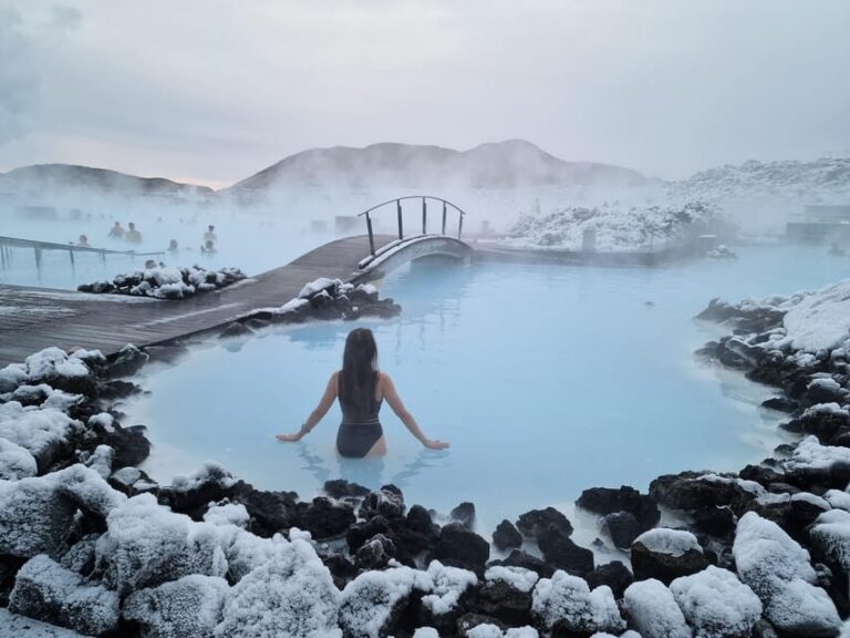 Reykjavik: Golden Circle, Crater & Blue Lagoon Minibus Tour