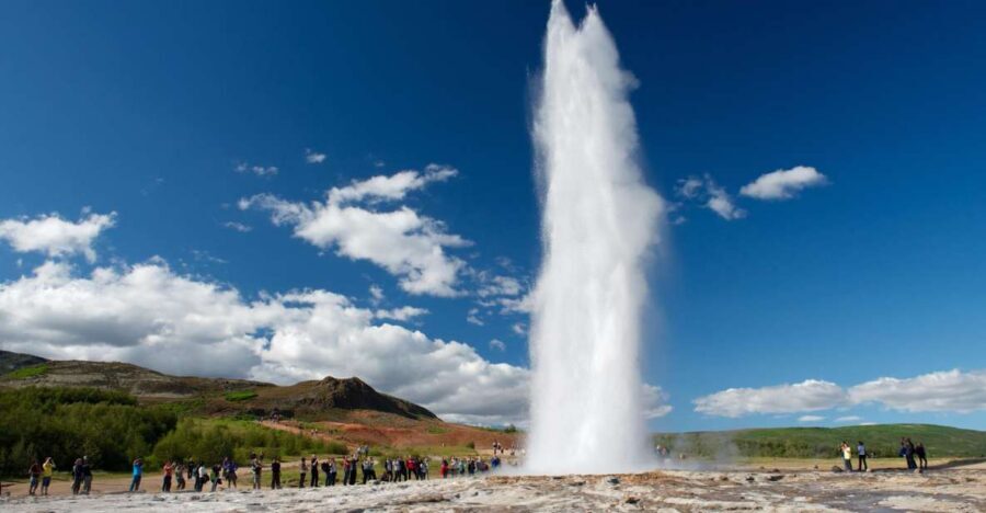 Reykjavik: Golden Circle Day Tour with optional Blue Lagoon - Why the Golden Circle Works Best as a Single Day