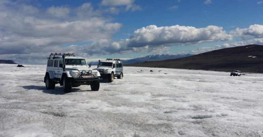 Reykjavik: Golden Circle & Langjökull Glacier on a Jeep - Thingvellir: standing at the tectonic “slow split”