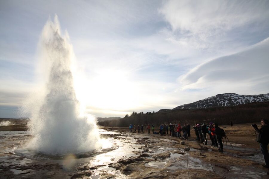 Reykjavik: Golden Circle & Northern Lights 4x4 Tour - Packing and timing: what to wear for geothermal steam and arctic nights