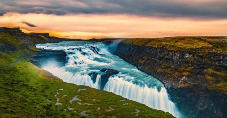 Reykjavik: Golden Circle, Tomato Farm and Kerið Crater Tour