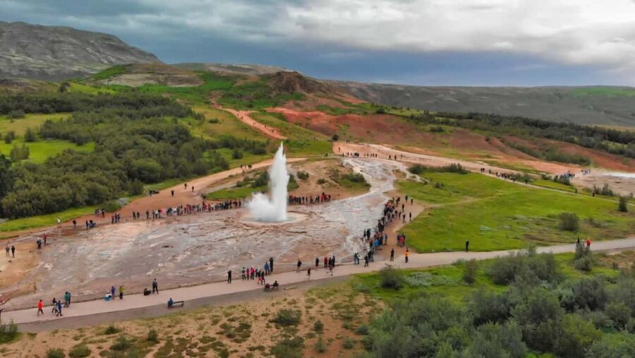 Reykjavik: Golden Circle Tour and Sky Lagoon Entry Ticket - Guide and Driver Impact: When Storytelling Changes the Day