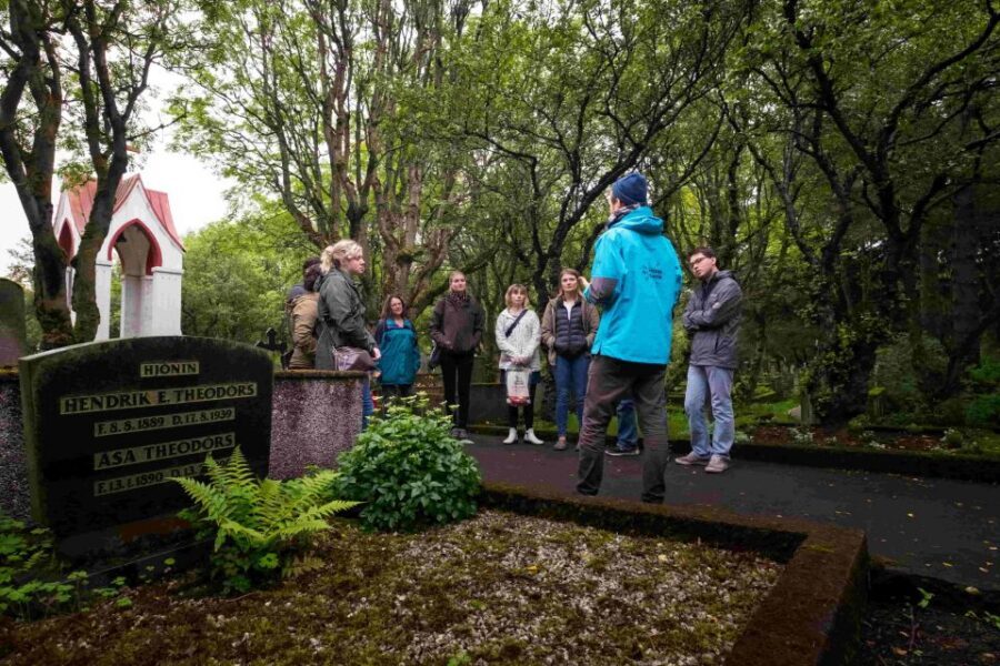 Reykjavik: Guided Folklore Walking Tour - How the guide makes it work: acting, humor, and practical story cues