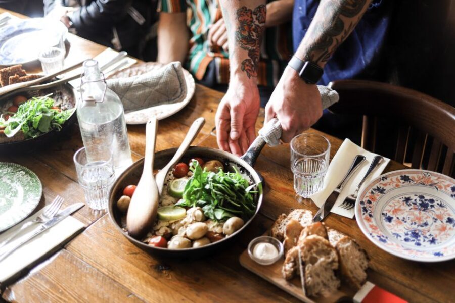Reykjavik: Guided Foodie Walking Tour with 6 Tastings - Practical tips for winter Reykjavik walking