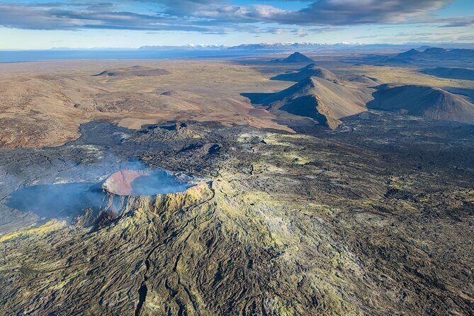 Reykjavik Helicopter Private Tour of Volcanoes - Your 40–50 minute flight path: craters, Reykjavik, coast, then Keilir