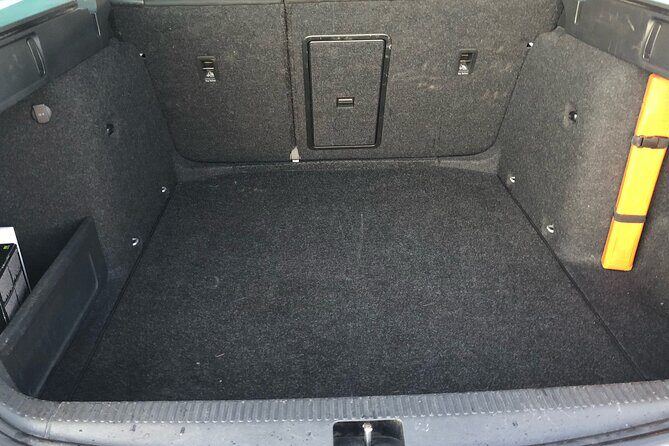 Reykjavik Iceland: Private Transfer to/from Keflavik Airport KEF - Vehicle size and luggage fit: the part to get right