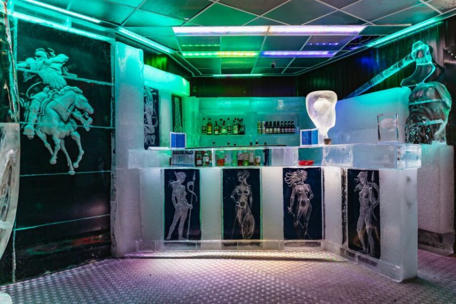 Reykjavik: Magic Ice Bar Entrance and Welcome Drink - Photos and the Magic Ice Bar Experience: Get Your Shots Right