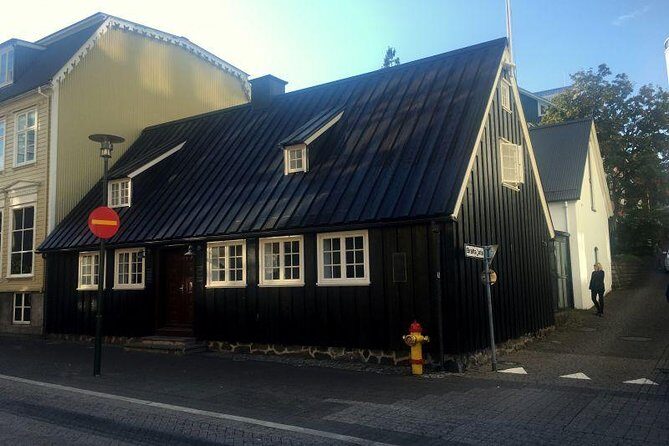 Reykjavik Main Sights and Hidden Spots: A Self-Guided Audio Walk - Where the walk begins and ends (and why that end point matters)