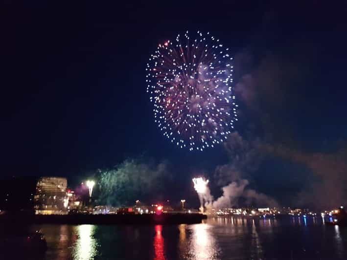 Reykjavík: New Year's Eve Northern Lights Yacht Cruise - The 90-Minute Plan: Aurora, Videy Island, Then Midnight Fireworks