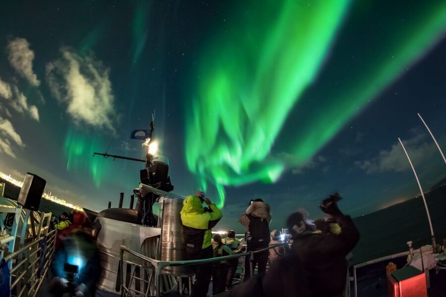 Reykjavik: Northern Lights Guided Boat Tour - Why an aurora boat ride works better than staying on shore