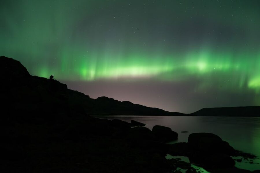 Reykjavík: Northern Lights Minibus Tour with Photos - Key highlights