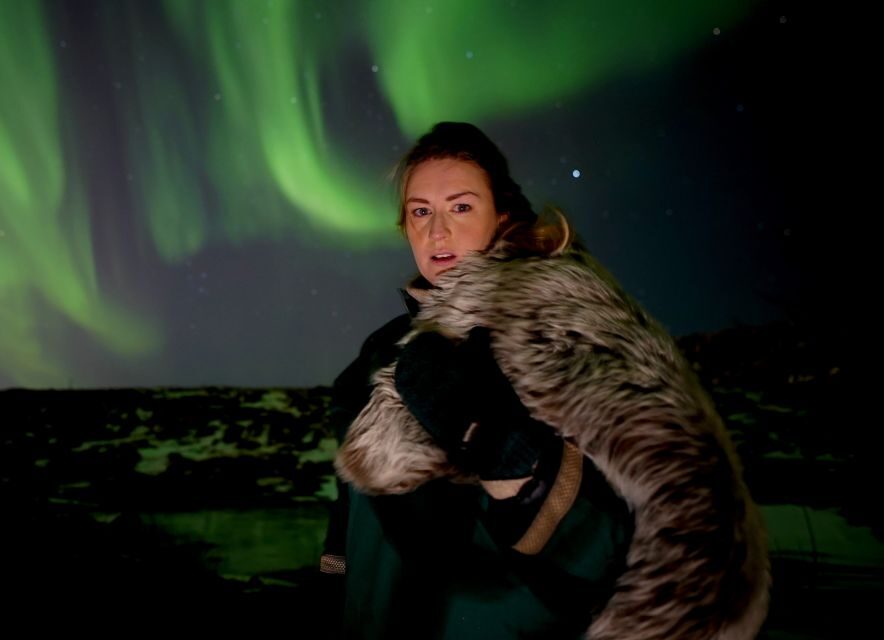 Reykjavik: Northern Lights Tour w/Pro Photos - Small Group - The “we wait, we still have fun” strategy (hot chocolate and timing)