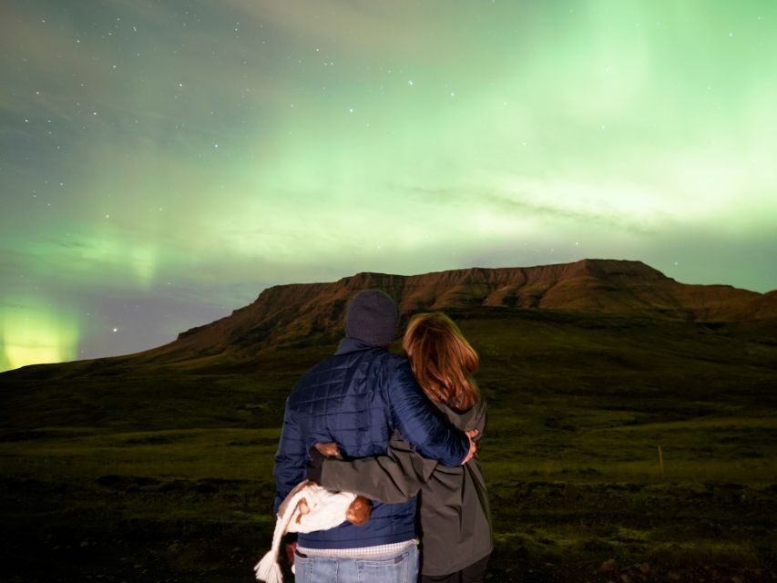 Reykjavik: Northern Lights Tour w/Pro Photos - Small Group - Getting ready: how to dress so the cold doesn’t steal your attention