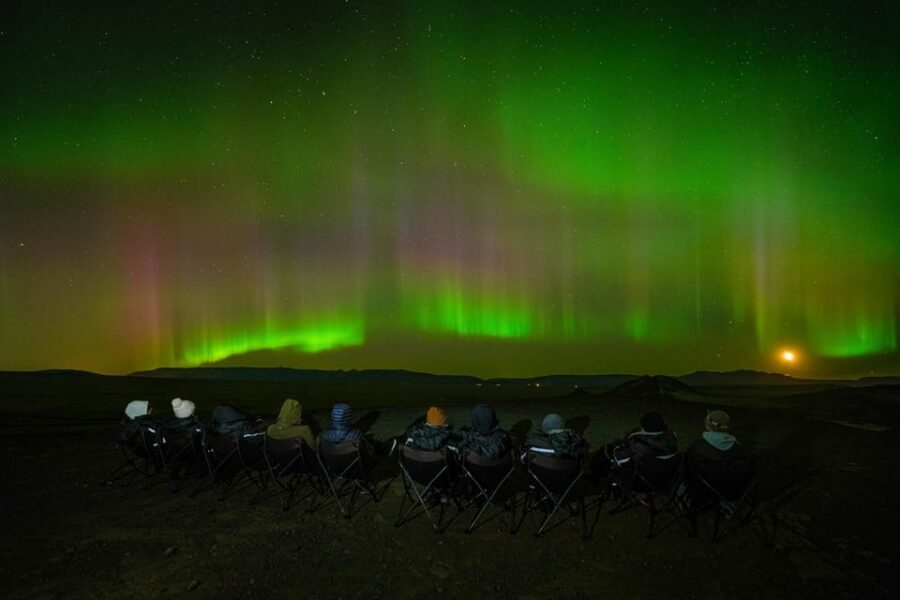 Reykjavik: Northern Lights Tour with Private Photographer - Your 5-hour night: how the experience flows (and why timing matters)