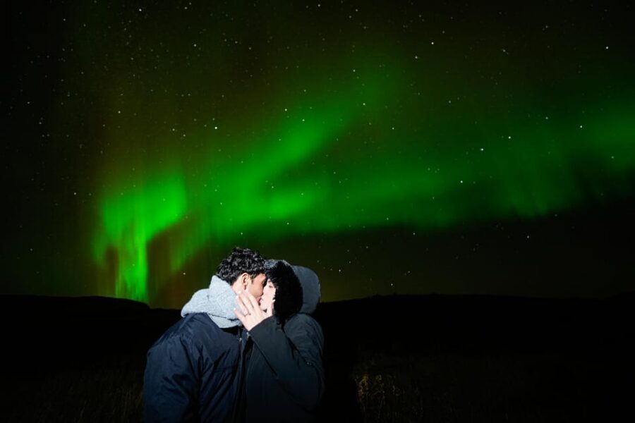 Reykjavik: Northern Lights Tour with Private Photographer - The snacks and drinks: Icelandic comfort in a cold sky hunt
