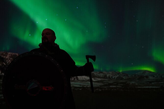 Reykjavik Northern Lights Tour with Pro Aurora Photos Small Group - Quick hits you’ll actually feel during the night