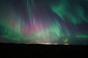 Reykjavik: Premium Northern Lights Tour with Free Photos - The Warm-Up Plan: Hot Chocolate, Cinnamon Buns, and Wool Blankets
