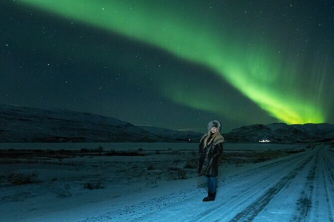 Reykjavik Private Northern Lights Tour with Pro Photographer - Professional aurora photos and camera help, not just a selfie