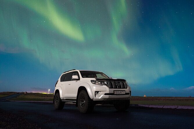 Reykjavik Private Northern Lights Tour with Pro Photographer - Your 3 to 4 hours: pickup, cloud-hunting drives, and photo time