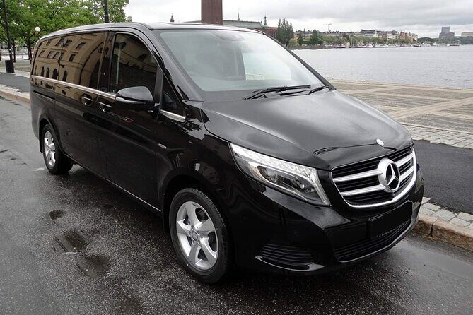 Reykjavik-Private Transfer to/from Keflavík Airport - Turning arrival into a smoother first day in Iceland