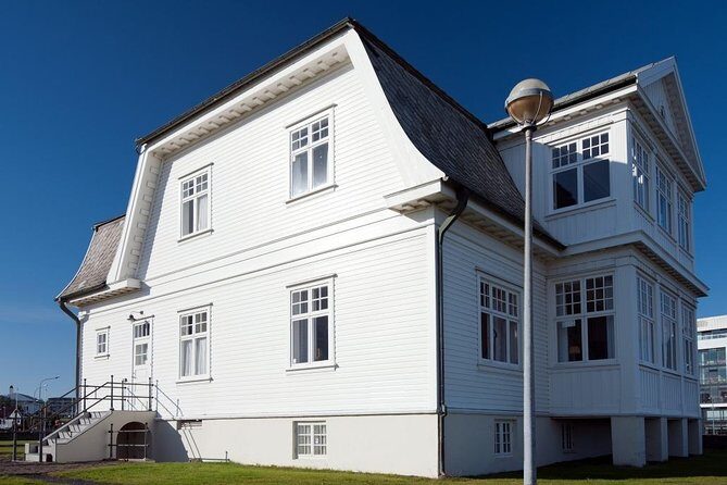Reykjavik Sightseeing Tour - Höfði House: a dramatic meeting point with a simple 30-minute stop