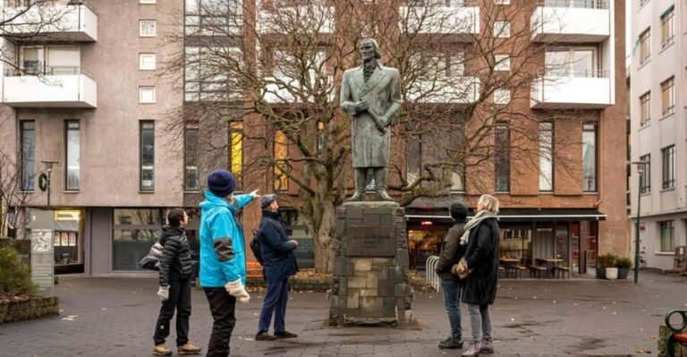Reykjavik: Sightseeing Walking Tour with a Viking