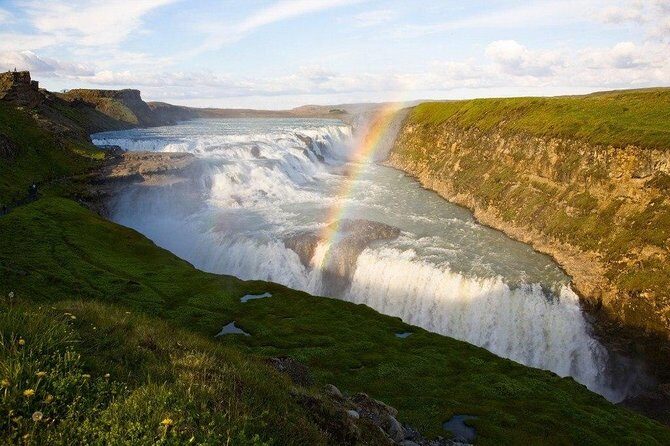 Reykjavik: The Lava Tunnel and Golden Circle Small-Group Tour - Golden Circle route with realistic timing: Gullfoss, Strokkur, Þingvellir