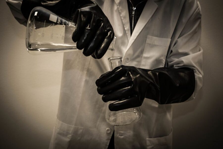 Reykjavik: The Scientist Escape Room Game - Finding the cure formula: how to approach puzzles without getting stuck