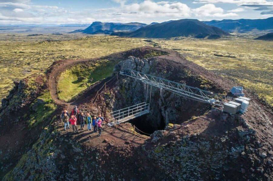 Reykjavik: Thrihnukagigur Volcano Guided Hiking Day Trip - The way back: second hike, big panorama reward, then Reykjavik transfer