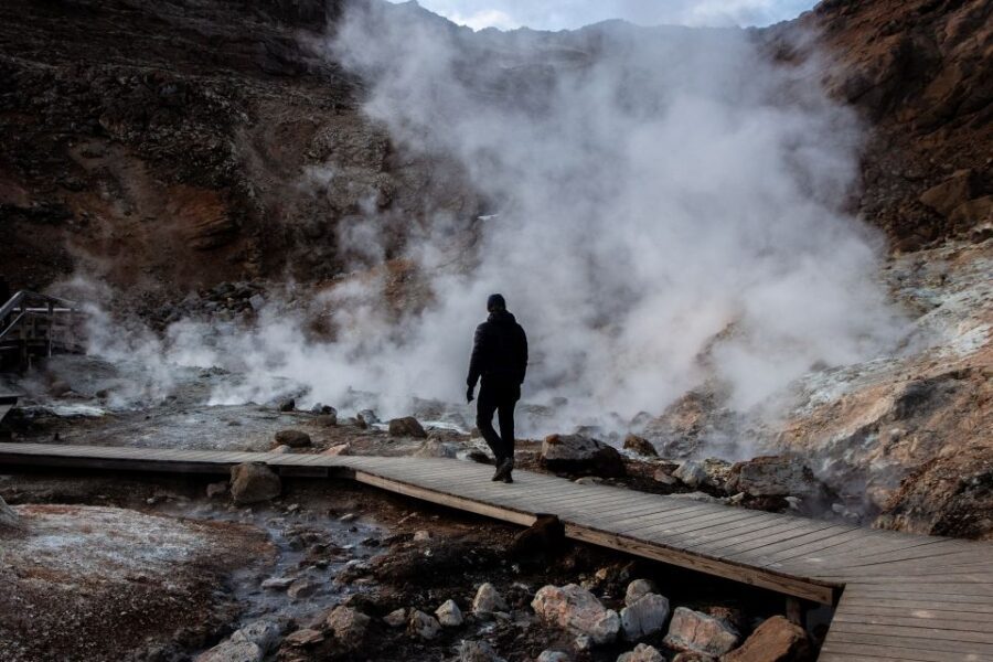 Reykjavík: Volcano Eruption Site and Reykjanes Hiking Tour - What to pack for icy lava trails, wind, and cold