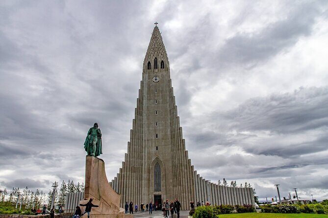 Reykjavík Walking Tour - Stories Between the Center and the Old Harbour