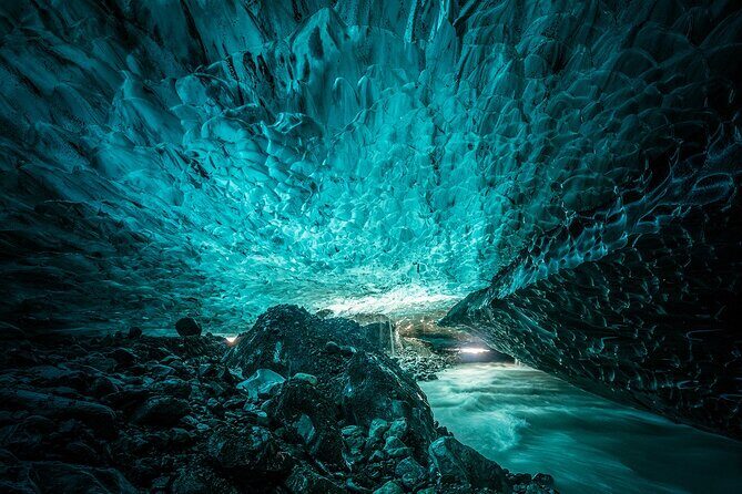 Sapphire Ice Cave Tour from Jökulsárlón - Extra Small Group - Timing and crowd management: a useful tip on the departure time