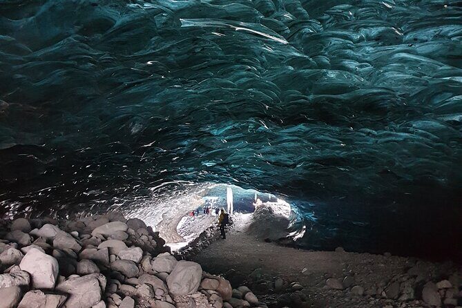 Sapphire Ice Cave Tour from Jökulsárlón - Extra Small Group - English guide experience and group pace: what “small” means on ice