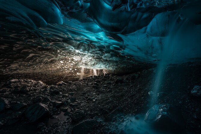 Sapphire Ice Cave Tour from Jökulsárlón – Extra Small Group