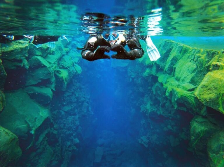 Silfra: Fissure Snorkeling Tour with Underwater Photos