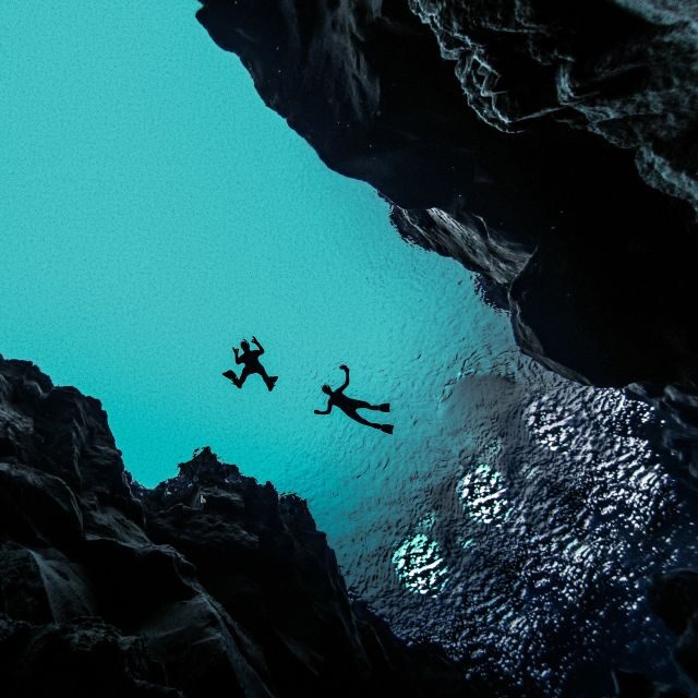 Silfra: Leidarendi Lava Caving & Snorkeling Tour with Photos - The guides and the small-group pace (including names you might meet)