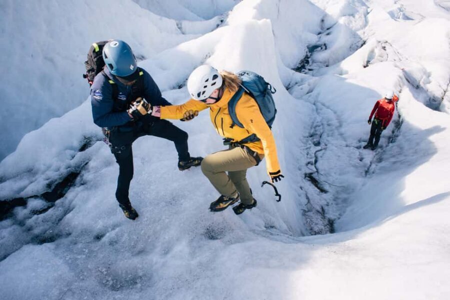 Skaftafell: Glacier Hike & Ice Climbing Adventure