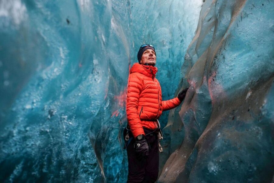 Skaftafell: Ice Cave Experience - Entering the Falljökull ice cave: blue-green light and the real cave-time window