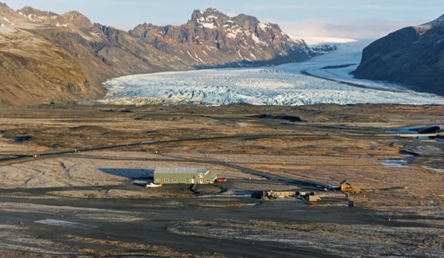 Skaftafell Nature Reserve: Highlights Scenic Airplane Tour - Black Sands, Glacier Riverbeds, and Outlet Glaciers: Reading the View from Above