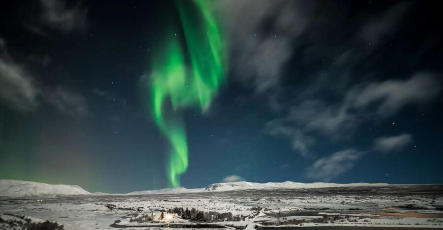 Small-Group Premium Northern Lights Tour from Reykjavik - What the guides actually do when the lights are faint
